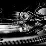 Dj_mixing_console_1024x768